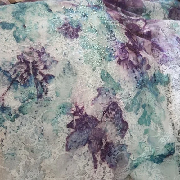 roz & ALI kimono sleeve lacy top with jewels - Picture 2 of 5